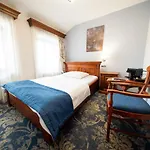 U Kata Hotel 3*