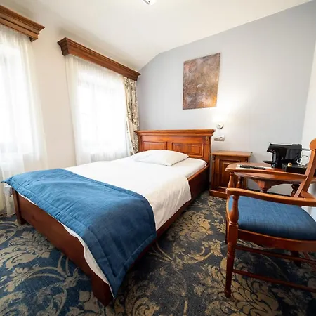 U Kata Hotel 3*